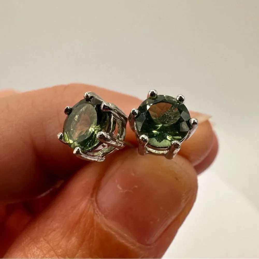 Gorgeous! Classic‎ 6 prong green tourmaline 2ctw stud earrings in .925!